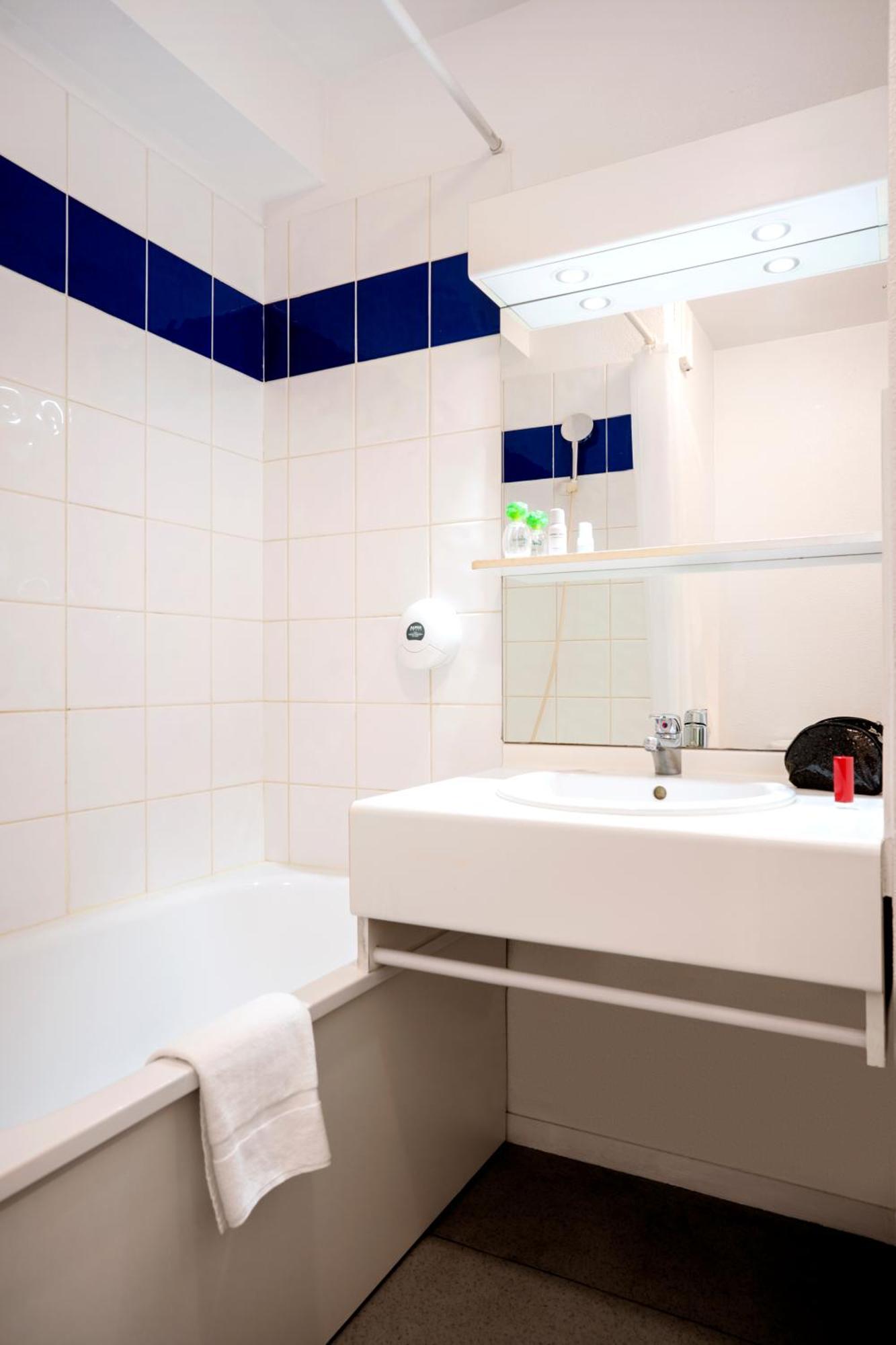 Sejours & Affaires Annecy Le Pont Neuf Aparthotel Cran-Gevrier Luaran gambar