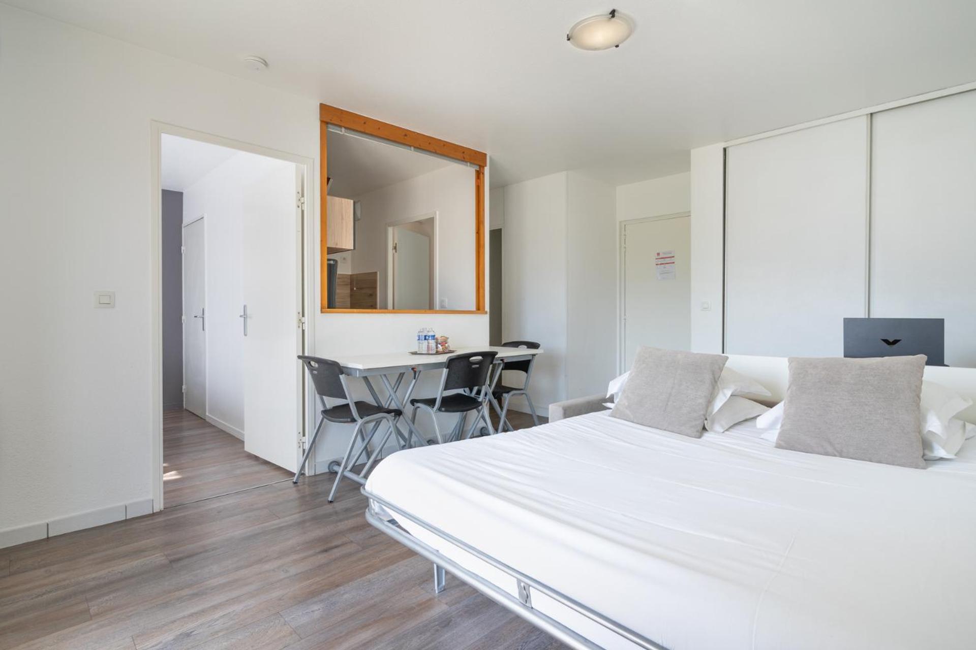 Sejours & Affaires Annecy Le Pont Neuf Aparthotel Cran-Gevrier Luaran gambar